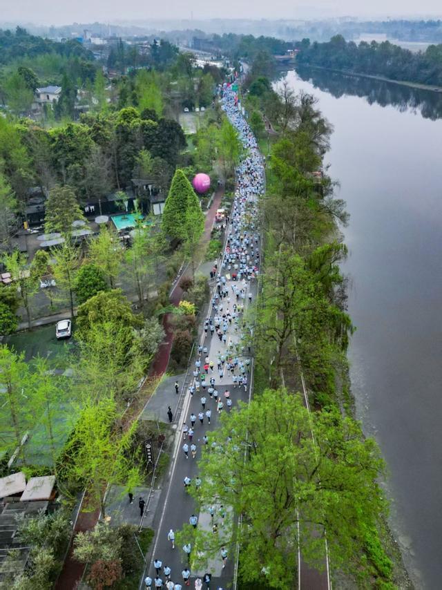 官方网站-成都：一场“小村跑”，一篇“大文章”